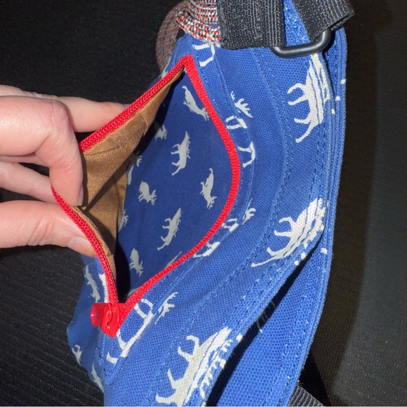 KAVU Blue Moose Print Crossbody Bag - Picture 6 of 8